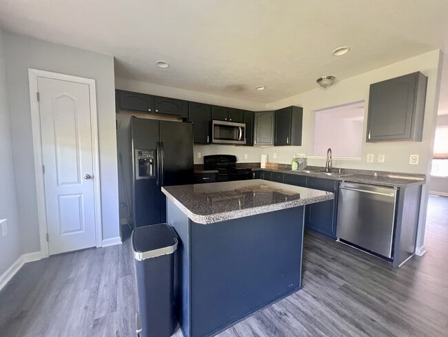 Photo - 328 Falcon Run