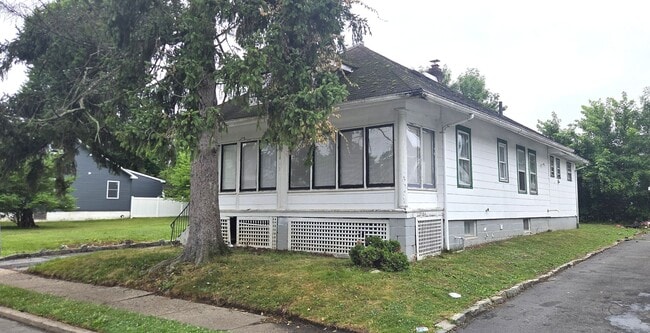 117 Browning Ave