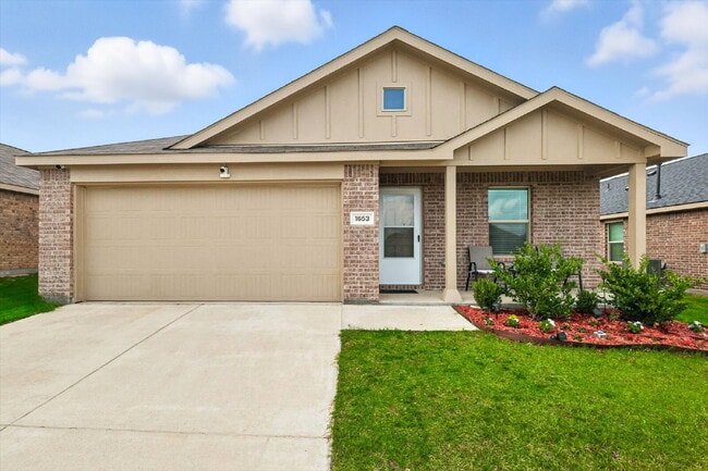 1-story, 3 Bedrooms, 2 Bathrooms. Master's bedroom with ensuite bathroom and roomy walk-in closet