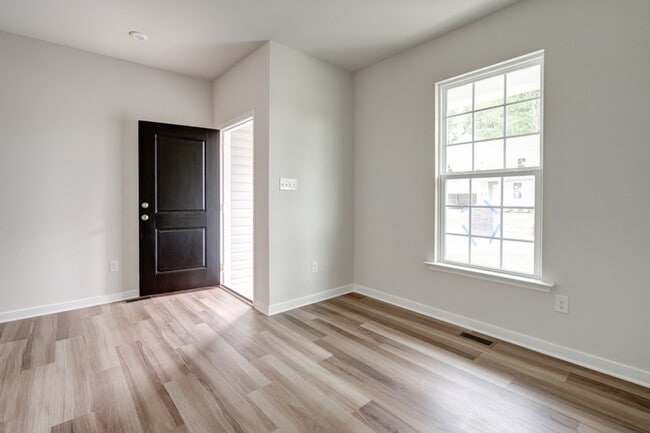 Photo - 317 Northfield Hts Ln