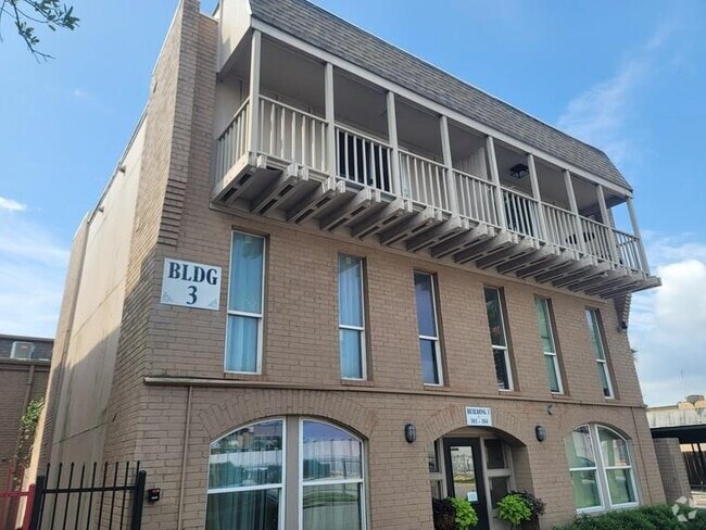 Building Photo - 215 Postoffice St Unit 302 Rental