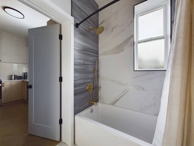 Photo - 841 N Mozart St