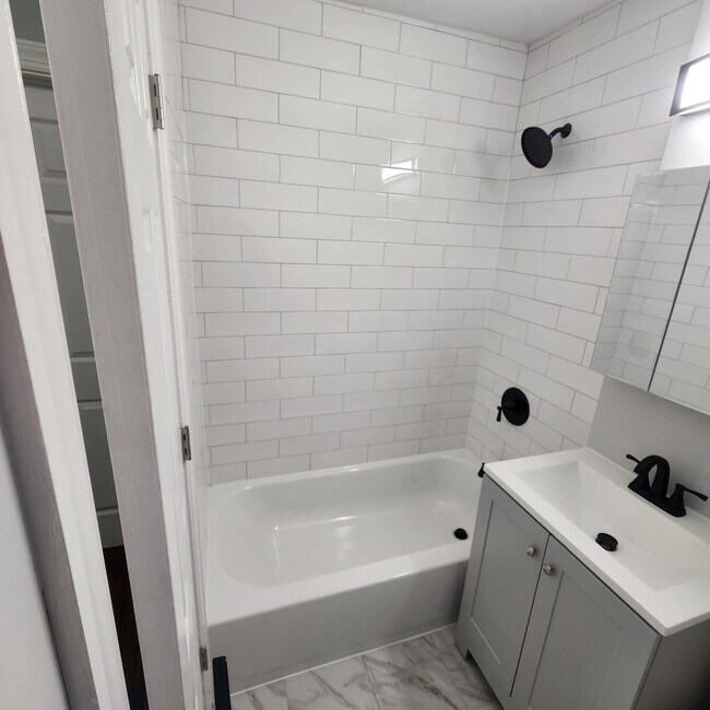 538 W 7th St