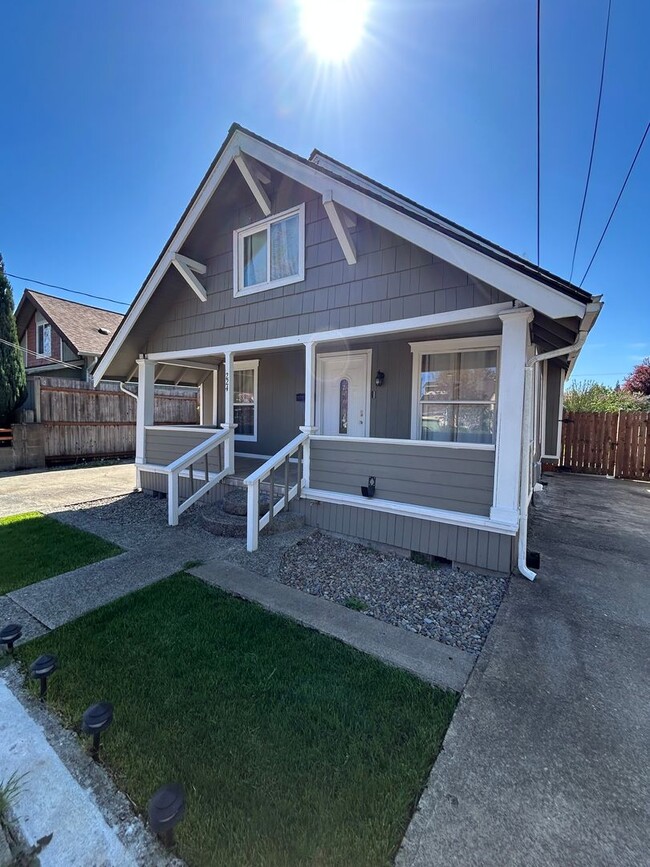 Building Photo - Quaint 3 Bedroom, 1 Bath Home in NW McMinnville