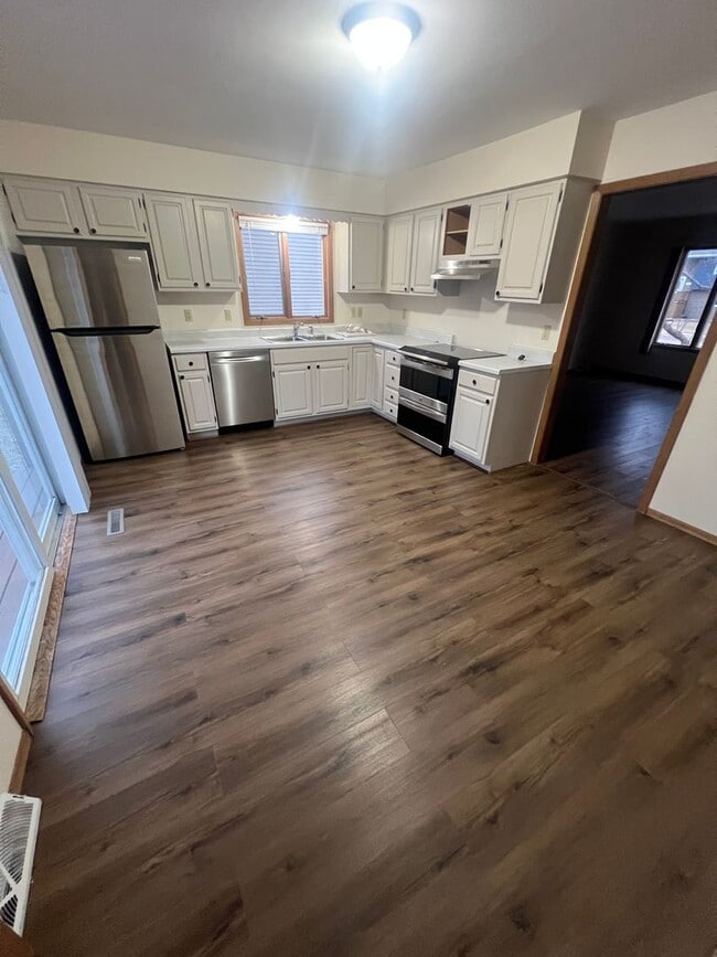 810-812 23rd Ave NE