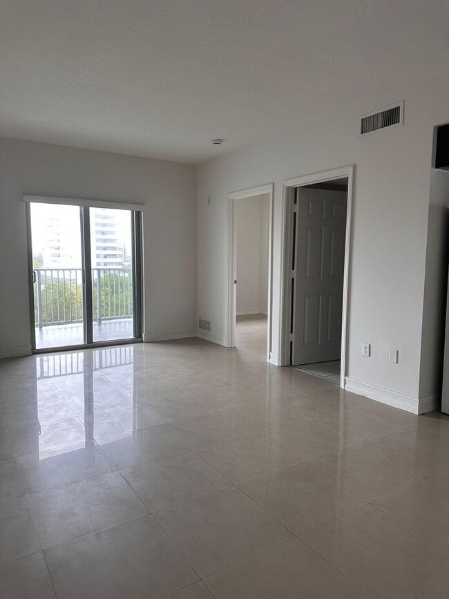 Vista del Rio Apartments