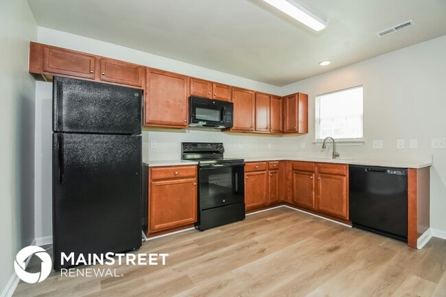 Photo - 4811 Yellow Locust Dr