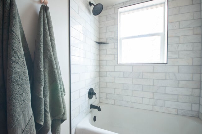 Photo - 645 2nd St W