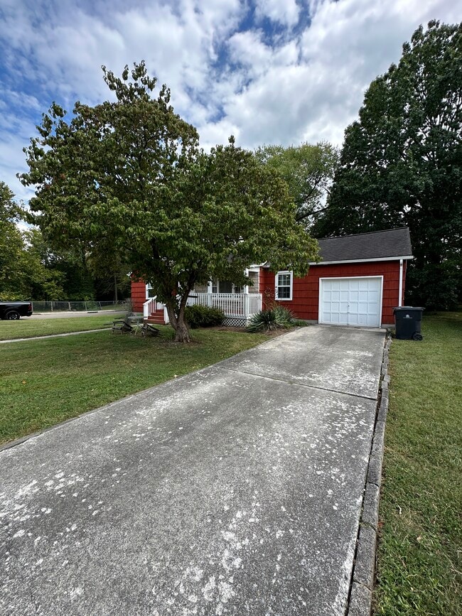 Photo - 2414 Fairmont Blvd