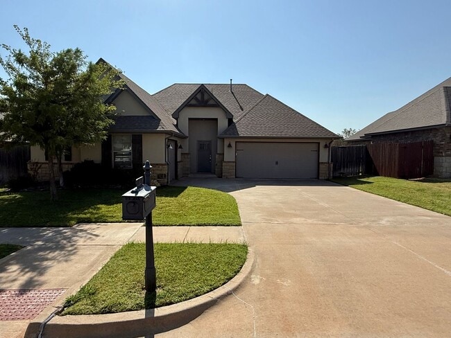 Building Photo - 18805 Trailview Way