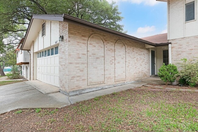 Photo - Leon Valley~Spacious 2 Bedroom~Updated Kitchen with Stainless Steel Appliances~2 Car Garage~Backyard