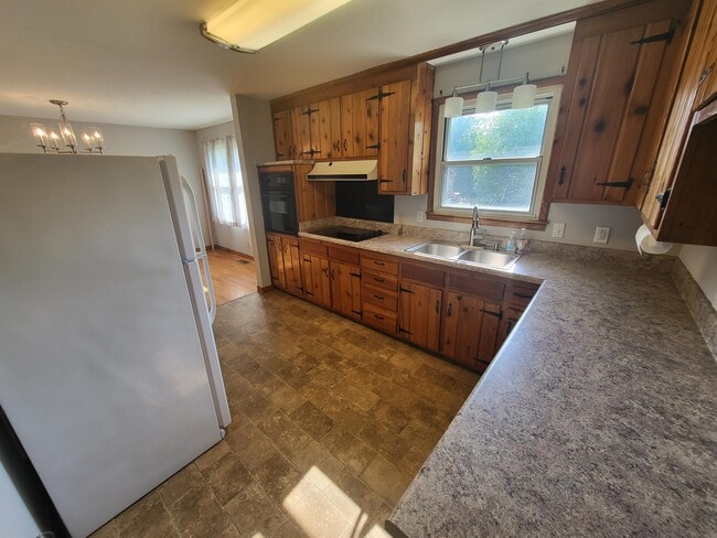 Photo - 1868 Lake Rd