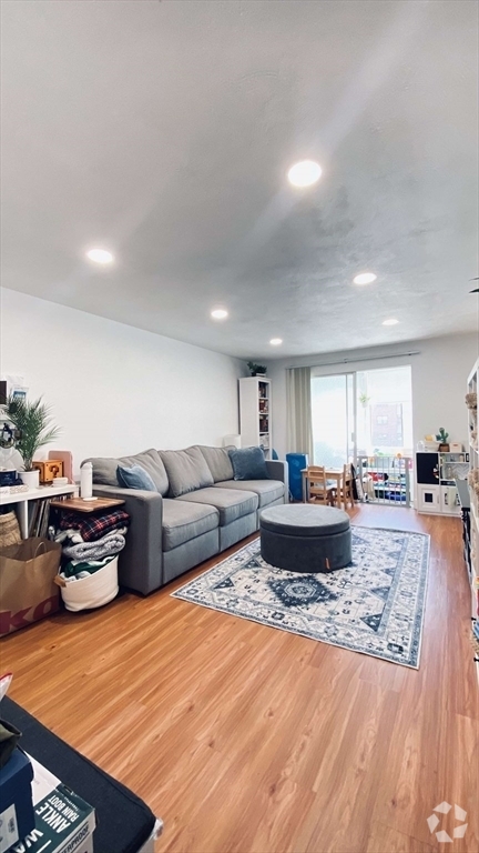 Building Photo - 68 Preston St Unit 2D Rental