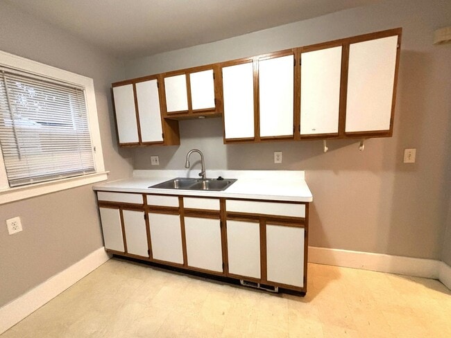 Photo - 436 E Cambourne St
