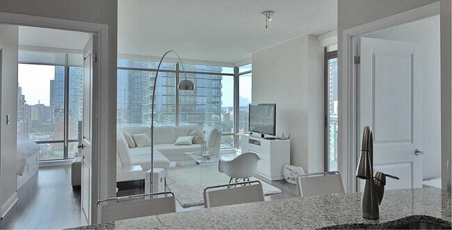 Photo - 18 Yorkville Ave Unit ID1022953P