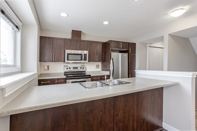 Photo - 16 Fairfax Ln
