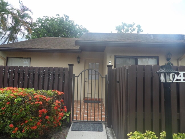 Photo - 604 Sea Pine Way