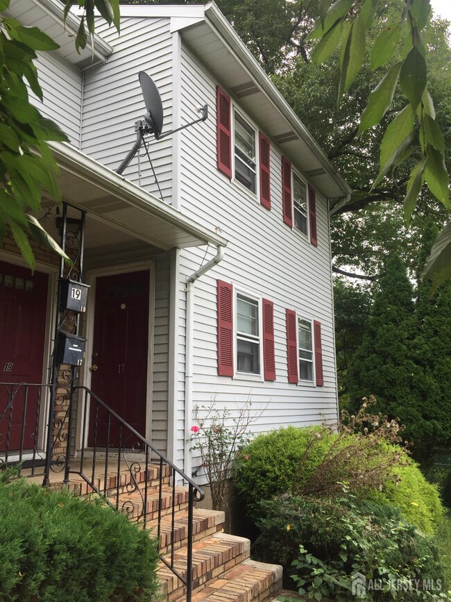 Building Photo - 17 Jill Ct Unit 19