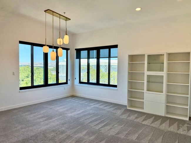 Building Photo - Corner Unit 4133