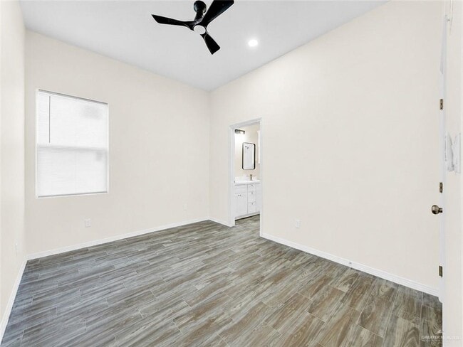 Photo - 7 W 25th St
