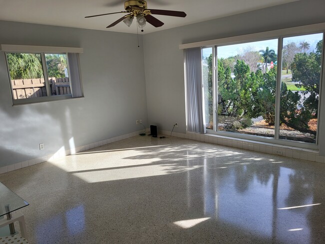 Livingroom - 2299 NE 2nd Ave Apartments Unit 2299