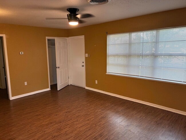 Photo - 1112 Northwood Dr
