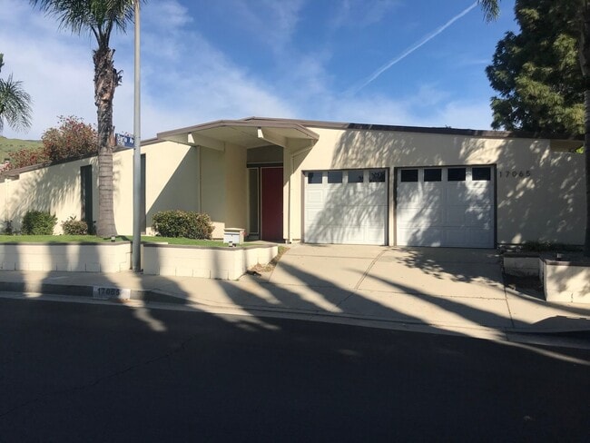 Fabulous 4 Bedroom 2 Bathroom Granada Hil... - Fabulous 4 Bedroom 2 Bathroom  Granada Hil... Casa