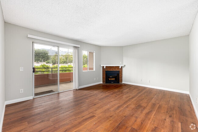 2BR, 2BA - 1100SF - Living Room