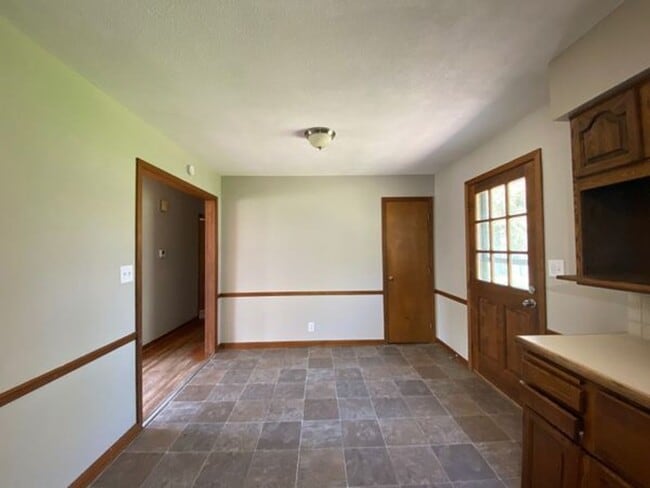 Photo - Cute 3 Bedroom with basement