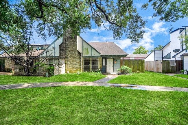 Building Photo - 5747 Easthampton Dr Unit D Rental