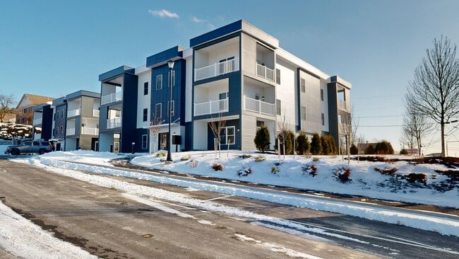 Photo - 405 Center St