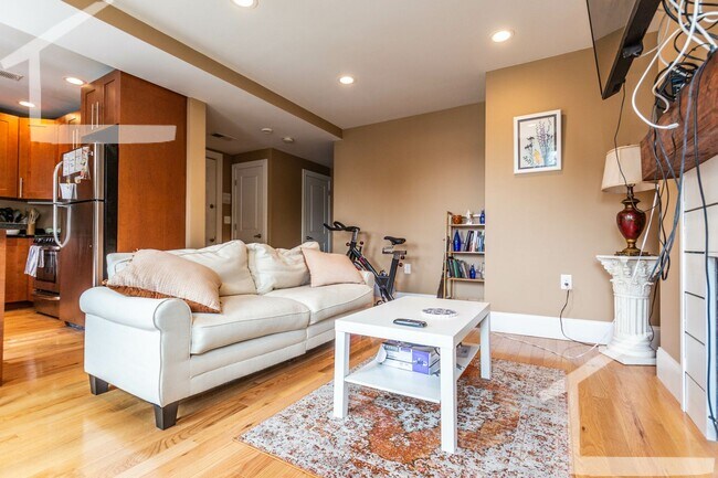 Photo - HOT BROOKLINE LISTING!!!!!