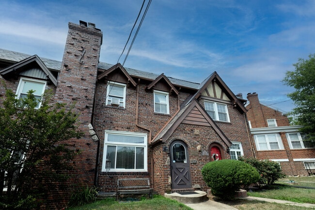 Photo - 317 Ingraham St NW