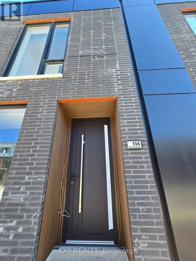 Photo - 114 Everett Cmn