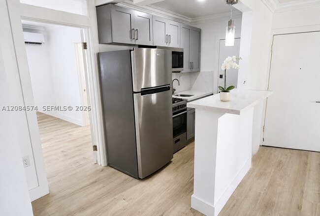 Building Photo - 6330 SW 79th St Unit 19