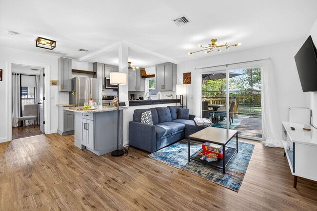 Building Photo - 1317 E Diana St Unit ID1384017P