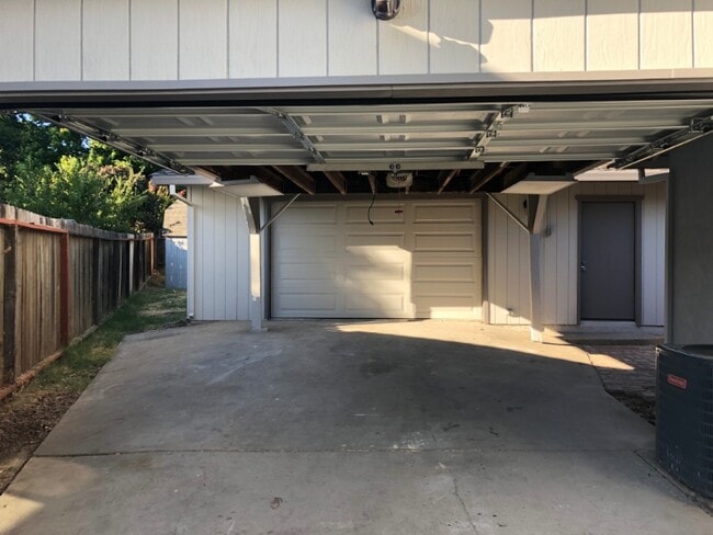 Photo - 7024 Woodmore Oaks Dr