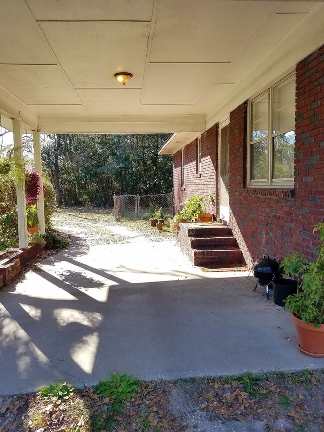 Photo - Three Bedroom Corner Lot Walking Distance to Park Circle