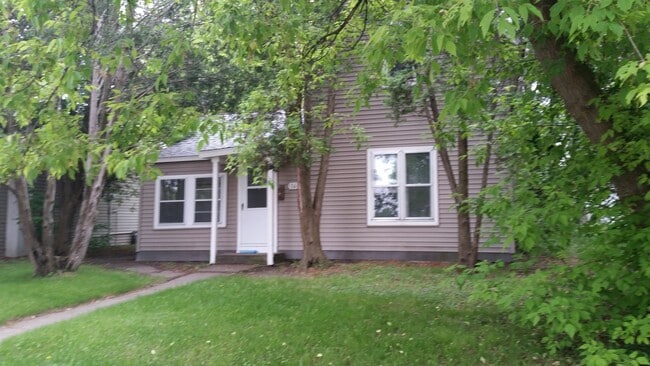 Building Photo - 2 Bedroom 1 bath house