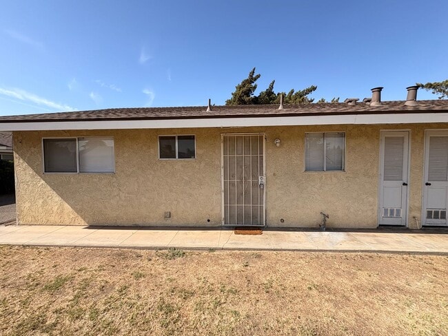 Building Photo - 2526-2532 W. Caldwell Ave. Unit 2528
