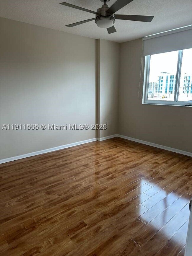 Photo - 18800 NE 29th Ave Unit 913