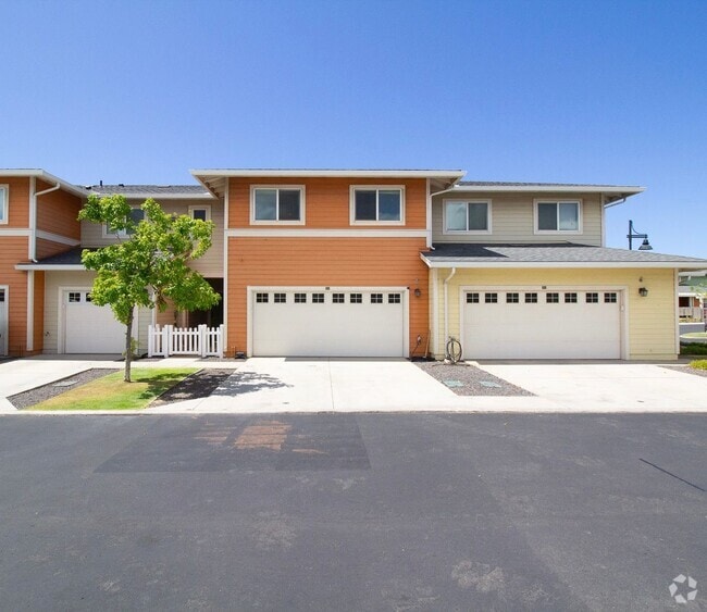 Building Photo - 3BD/2.5BA/Townhome with Private Patio and ...