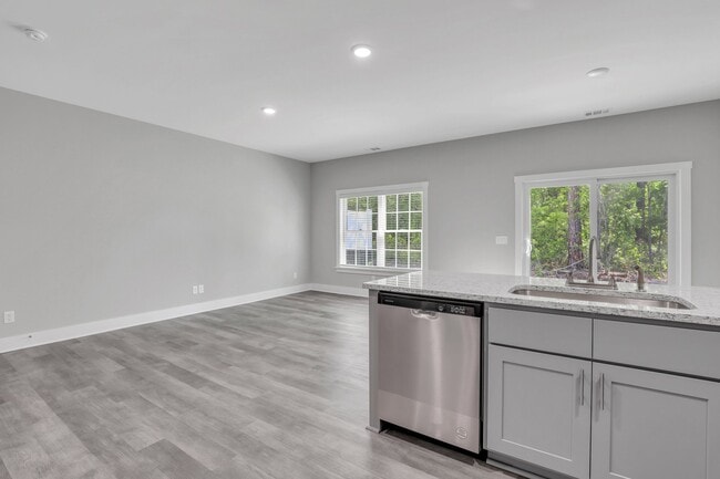 Photo - 105 Sherwood Ct