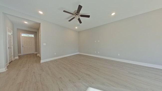 806 Kenneth Dr