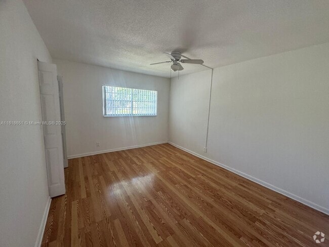 Building Photo - 4820 NW 9th Dr Unit 4820 Rental
