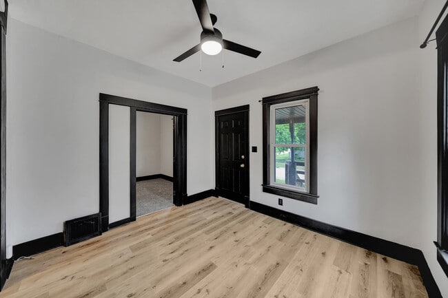 Photo - 705 New Hampshire St