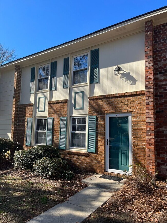 Building Photo - 3 bedroom /2.5 bath Townhouse with Classic Southern Charm