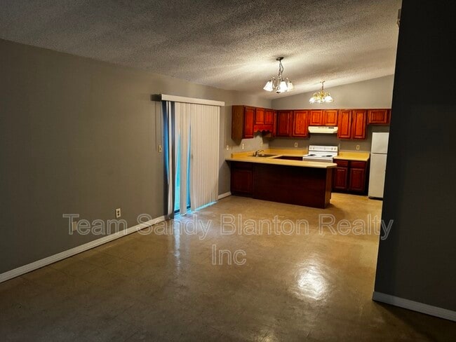 Photo - 8210 Kipling St