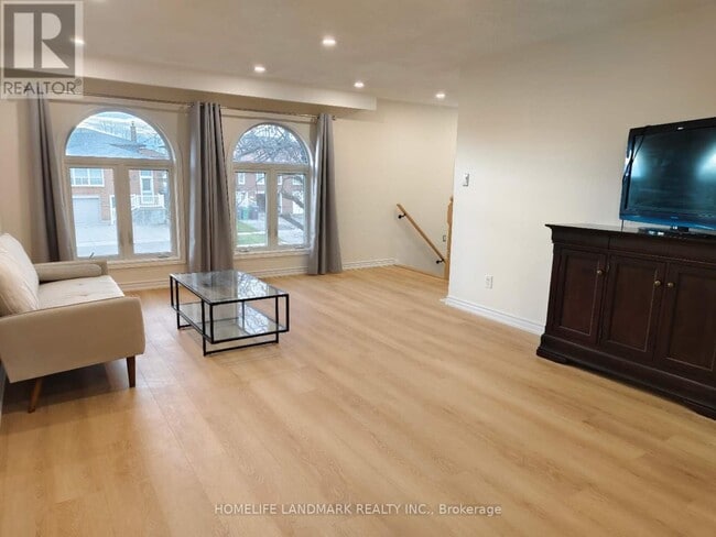 Photo - 2527 Kingsberry Crescent