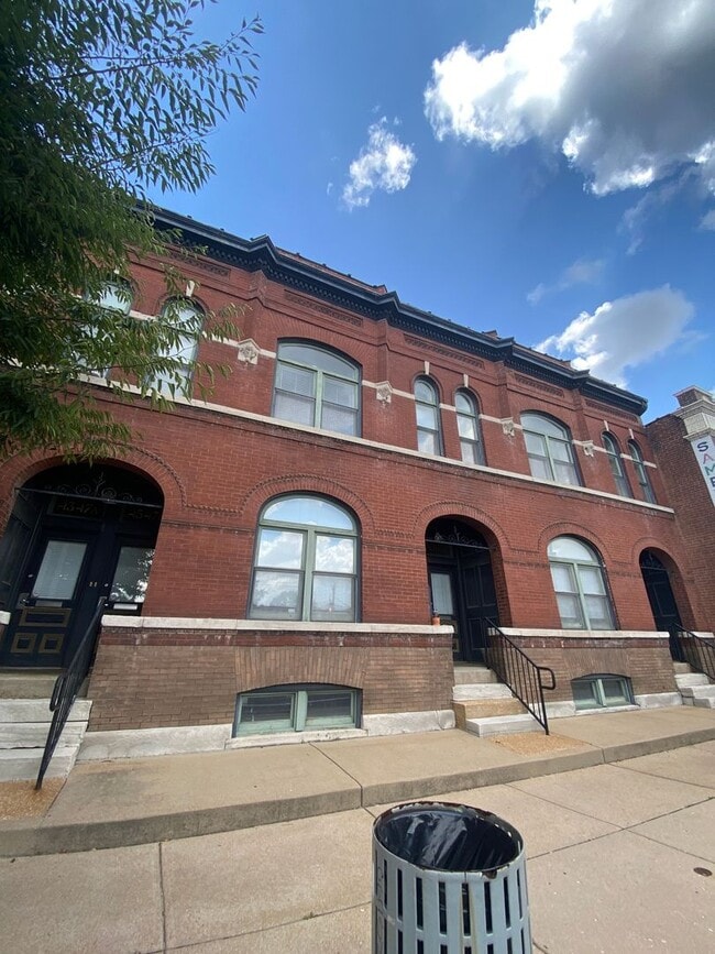 Photo - Cozy Updated 1 Bed 1 Bath in the Grove wit... Unit 4347 Manchester Ave Apt D